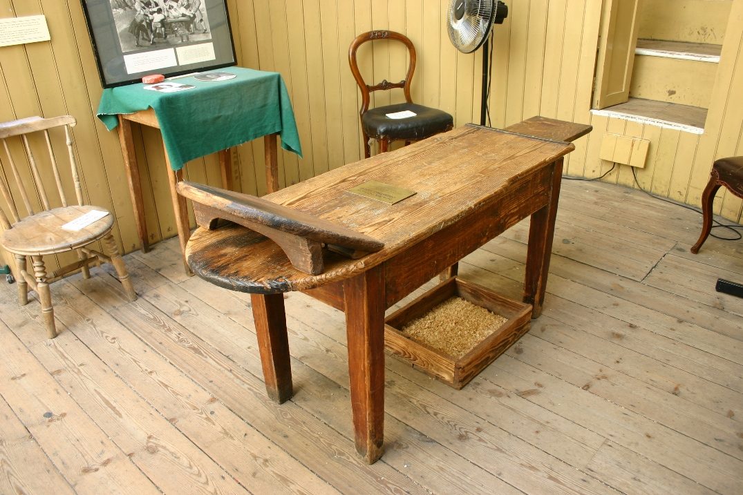 Operating table, Old Operating Theatre & Herb Garret, London - 01.JPG